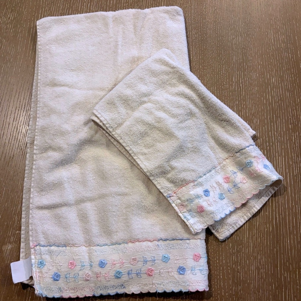 Vintage The Bathworks 2pc Bath & Hand Towel Set Ivory Floral Embroidered EUC
